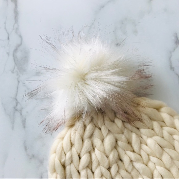 NEW Grace & Lace white chunky crochet pom beanie - Picture 4 of 6